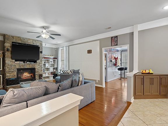 5th image of 22 Smokehouse Dr
