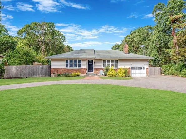 1206 Connetquot Avenue, Central Islip, NY 11722