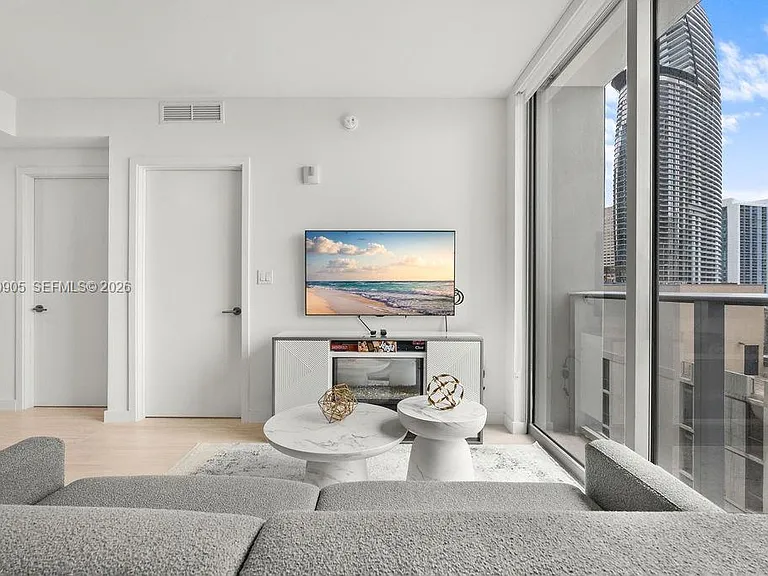 77 SE 5th St #1515 — Photo 13