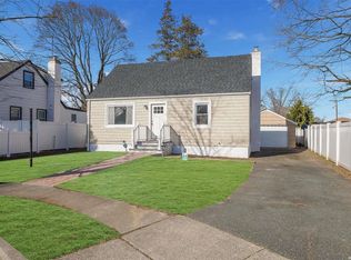 29 Branch Pl, Roosevelt, NY 11575