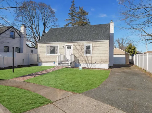 29 Branch, Roosevelt, NY 11575