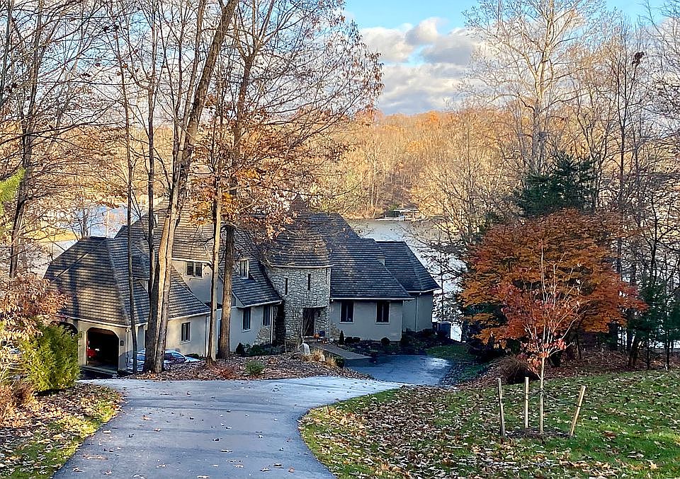 1st image of 1015 Oakshire Ln
