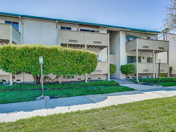 3rd image of 781 N Fair Oaks Ave APT 6
