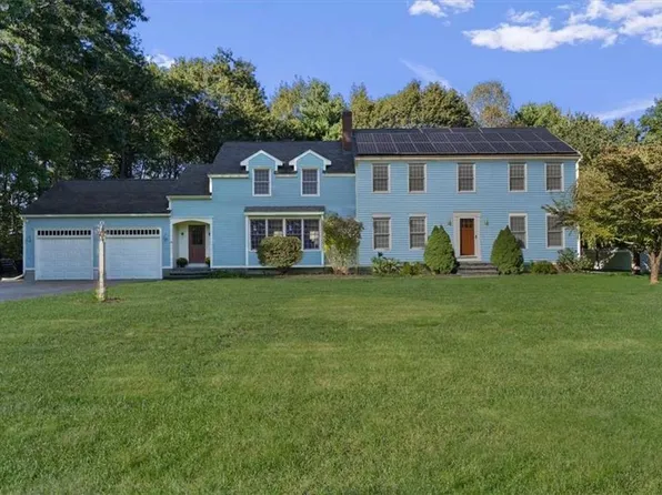 14 King Philip Path, Mendon, MA 01756