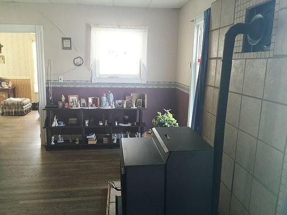 3rd image of 9623 Bowman St