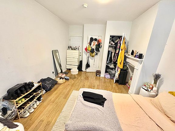 3rd image of 182 Meserole St APT 2L