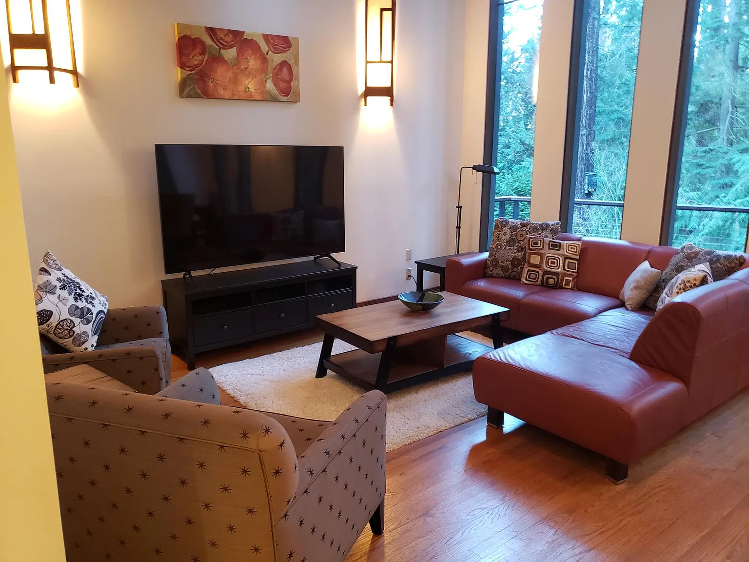 4808 E Mercer Way — Photo 2