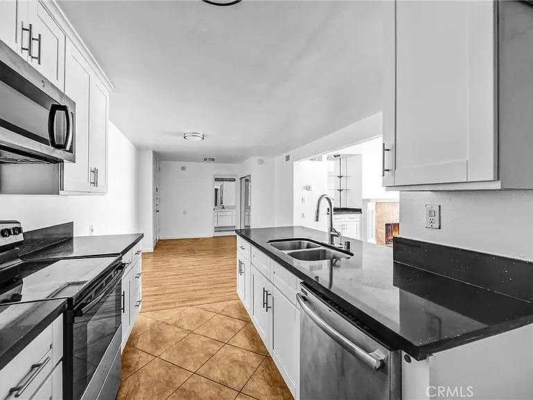5334 Lindley Ave #319 — Photo 8