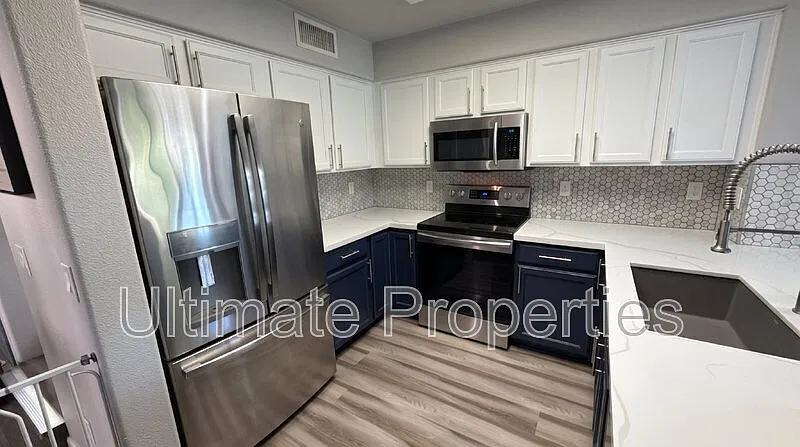 3 bed, 2.5 bath, 1557 sqft, $2,095 — Photo 2