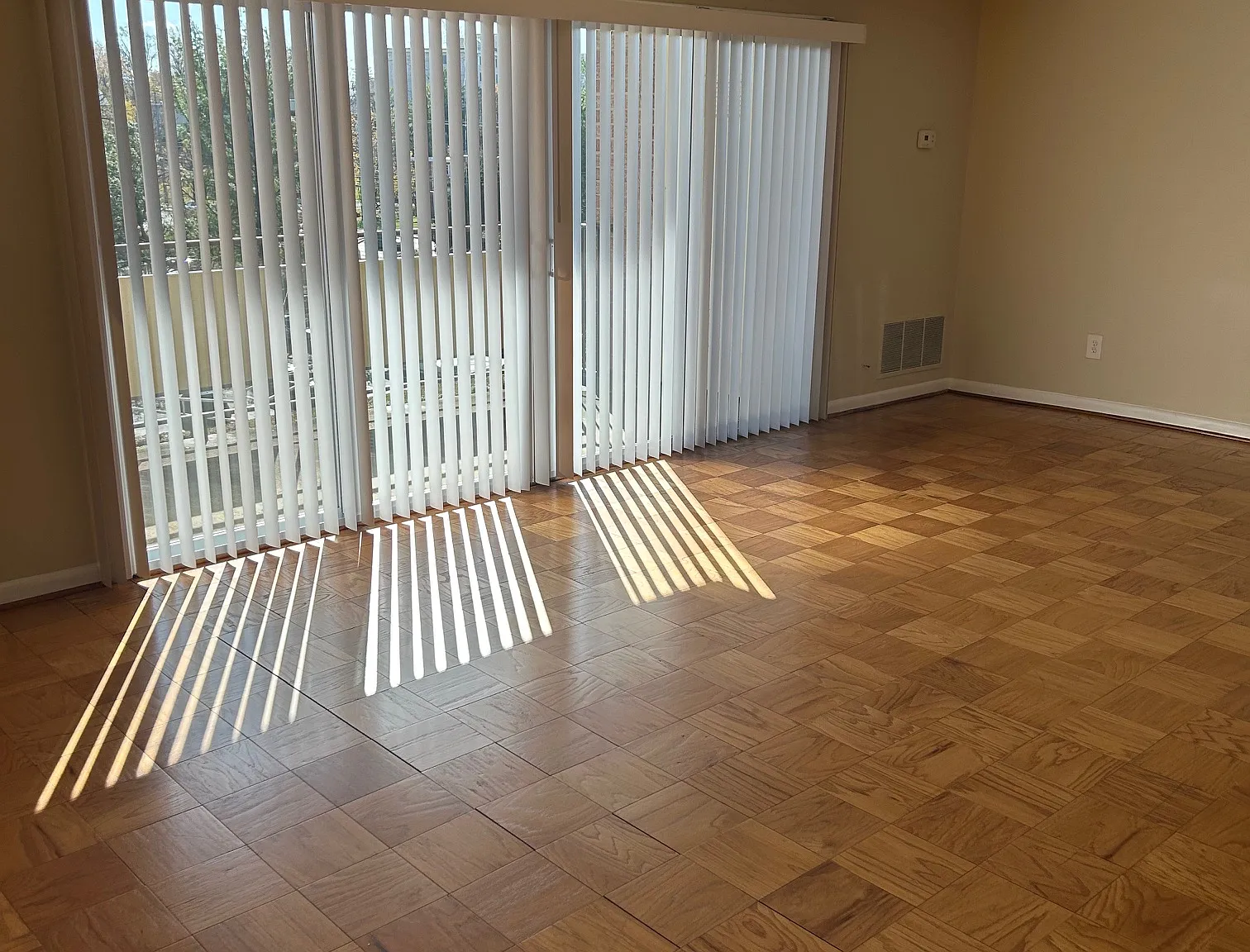 Windsor House Apartments — Photo 3