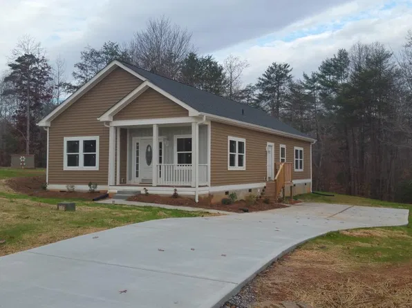 176 Winding Cedar Dr, Statesville, NC 28677