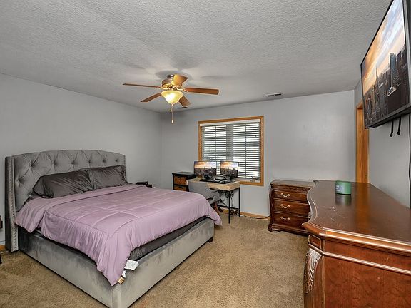 3rd image of 508 NW 10th Cir