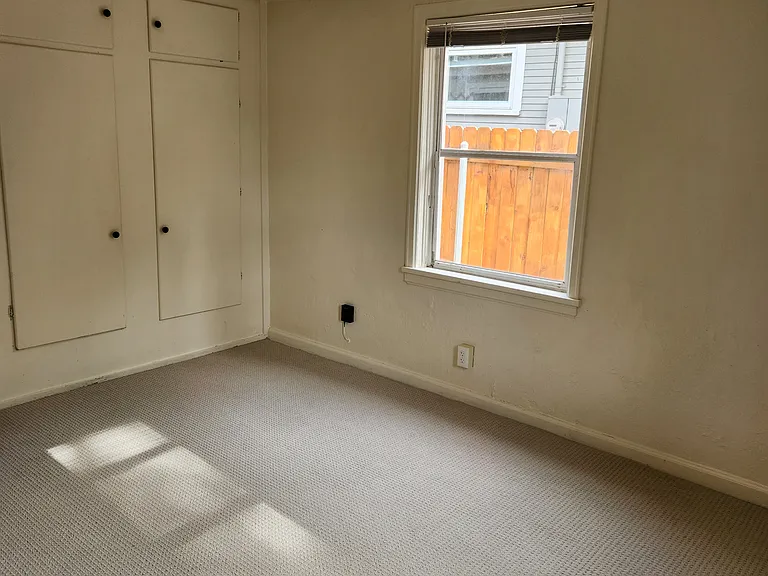 1911 W Bella St — Photo 6