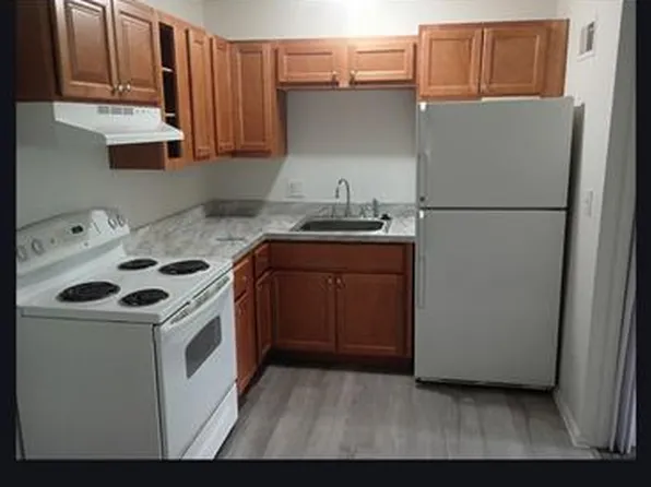 2235 Moore Rd #4, Lincoln Park, MI 48146
