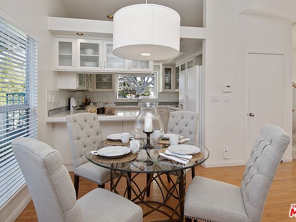 2nd image of 1811 Oak St APT 1