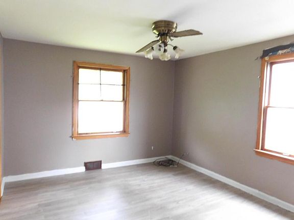 4th image of 576 Cambridge Ave