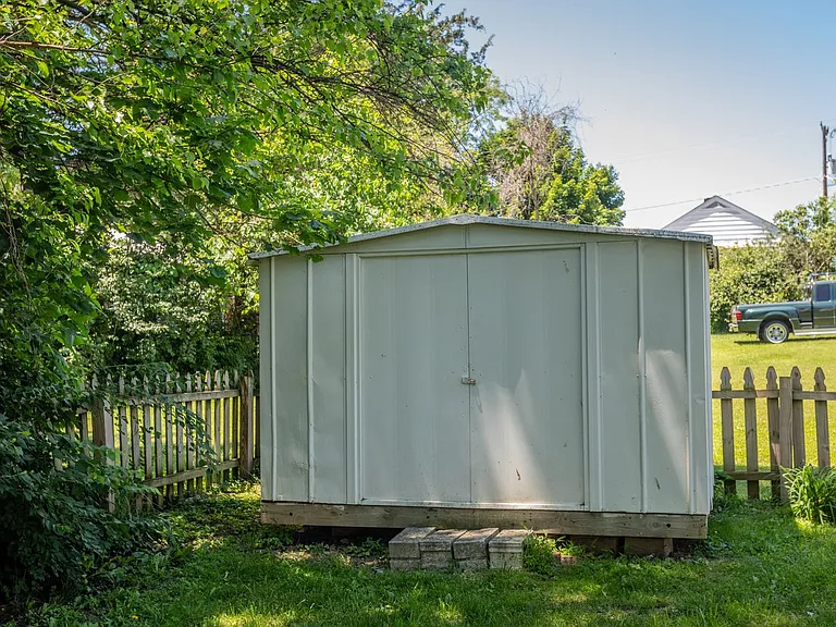 131 S Willow St — Photo 31
