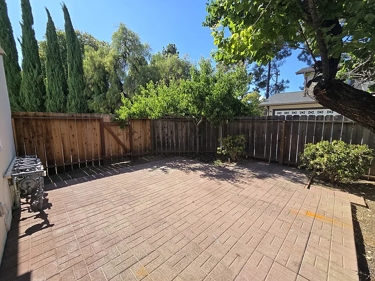 10218 Park Cir E #1 — Photo 10