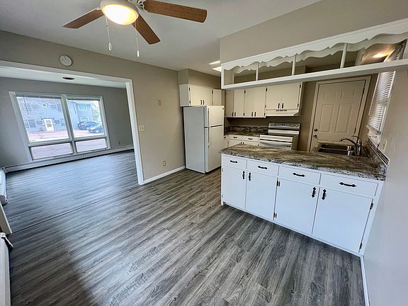 2nd image of 1019 S Blaine Ave