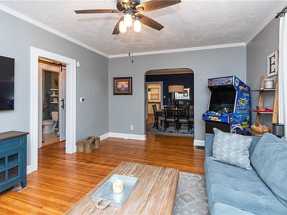 4th image of 6157 Rosslyn Ave
