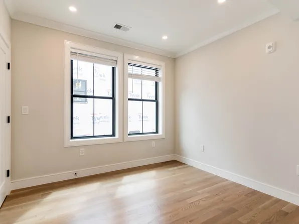 283 Lamartine St #3, Jamaica Plain, MA 02130