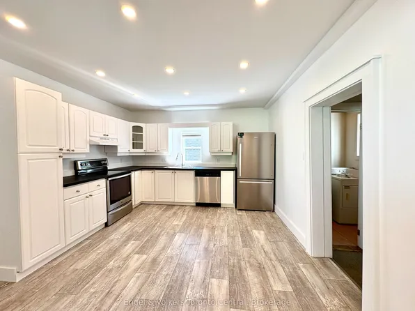 155 Hughson St, Gravenhurst, ON P1P 1H2