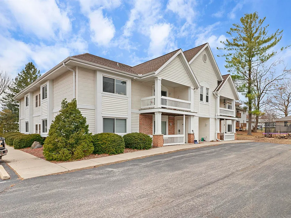 272 W Main St