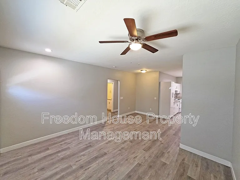 1121 Sixshooter Ave #1 — Photo 6