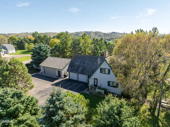 2001 Sherman Dr, Bismarck, ND 58504