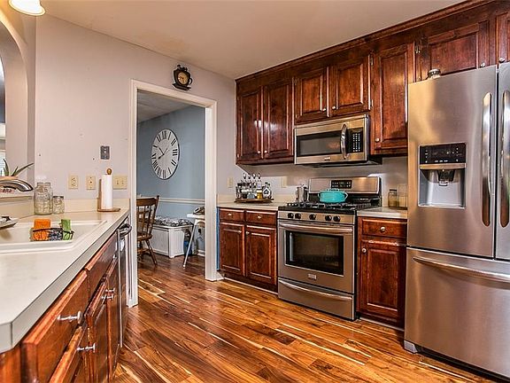 4th image of 5104 Greenwich Mews