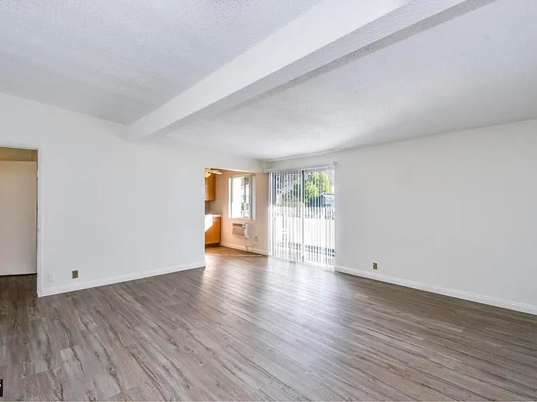 2707 Montrose Ave #10 — Photo 5