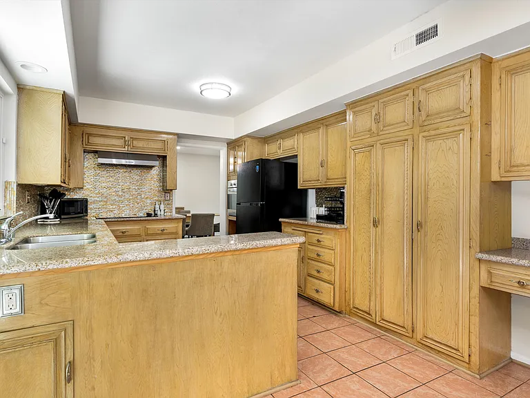 5400 Nagle Ave — Photo 26
