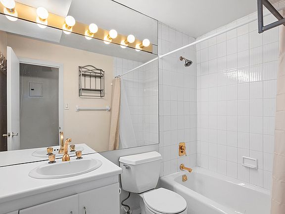 5th image of 222 W 14th St APT 2L