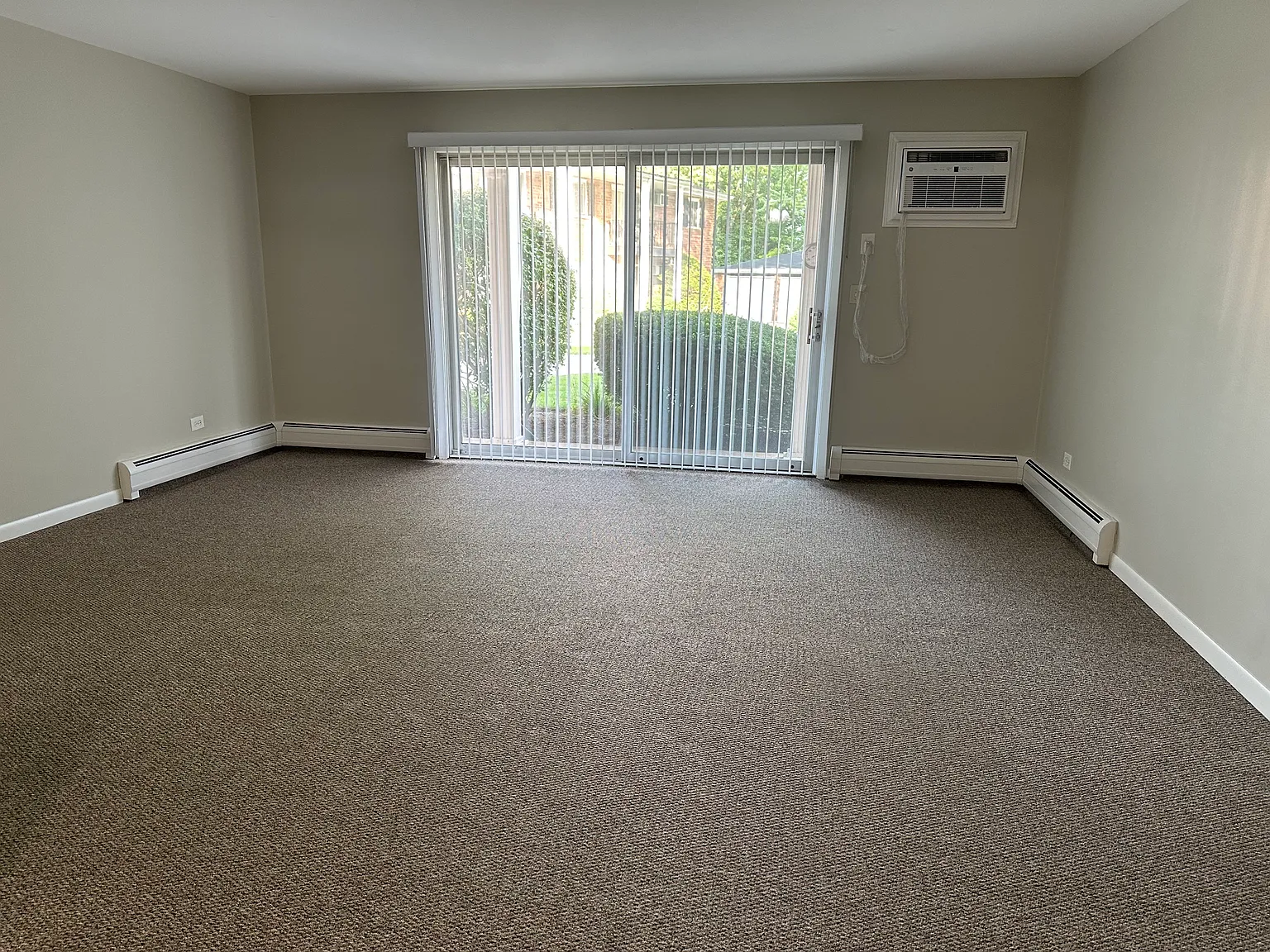 2 bed, 1000 sqft, $1,740 — Photo 4