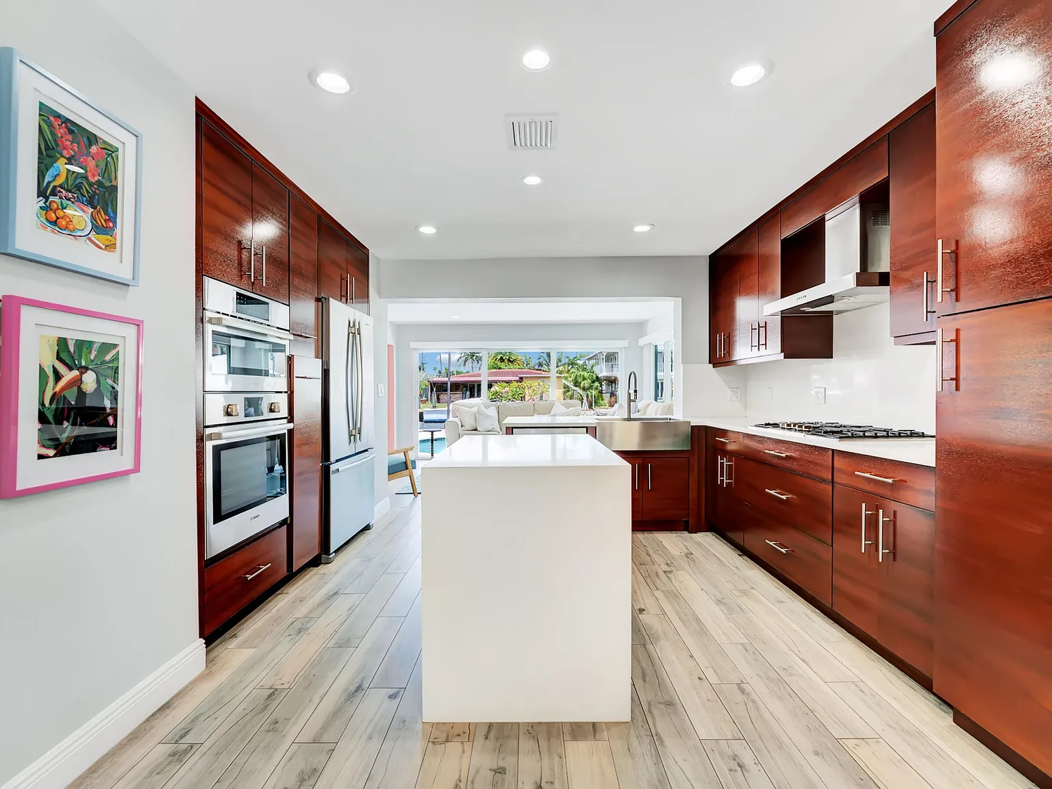 3 bed, 2.0 bath, 1370 sqft, $5,500 — Photo 3
