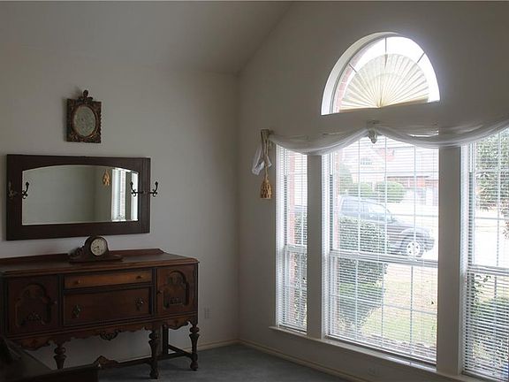 5th image of 813 Peterstow Dr