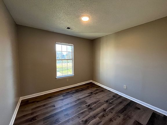 5th image of 7075 Foxhall Dr