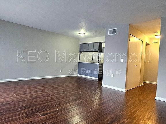3rd image of 3809 Briar Pl #6