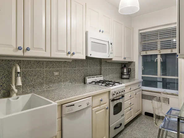 45 West 54th Street image 4 of 9