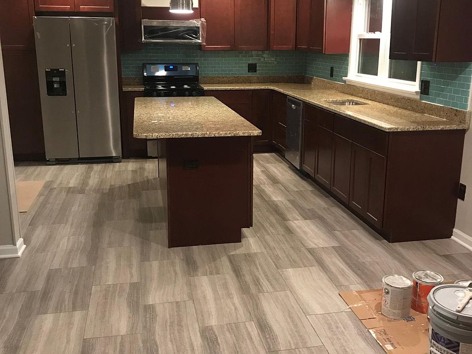2nd image of 206 Stephen Pl