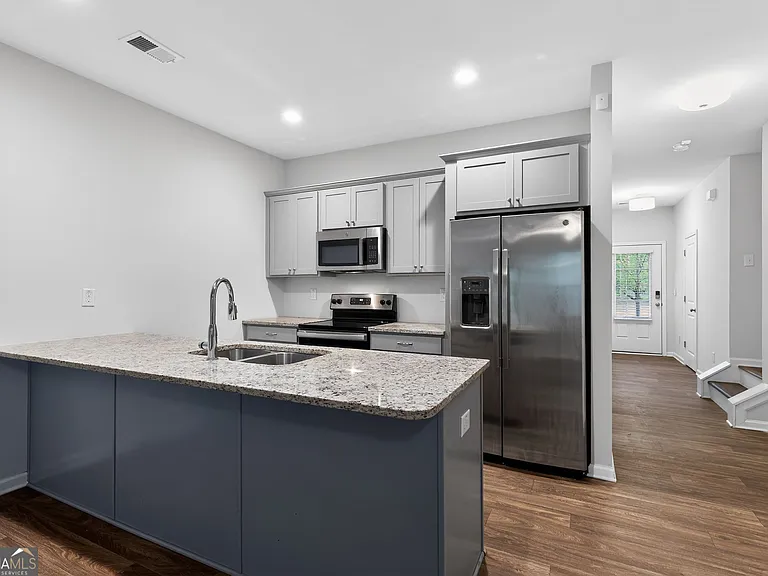 3122 Meadowstone Ln SW — Photo 3