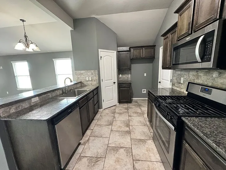 4725 Pyrope Ln — Photo 6