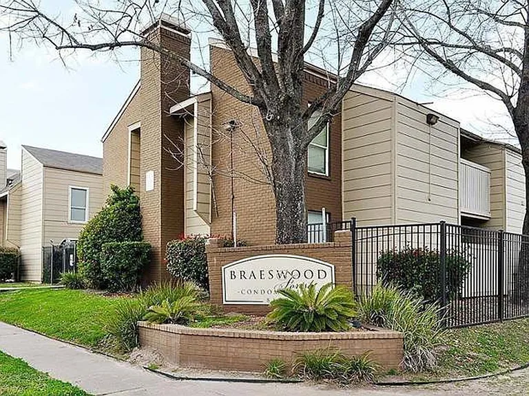 8100 Creekbend Dr #157 — Photo 1
