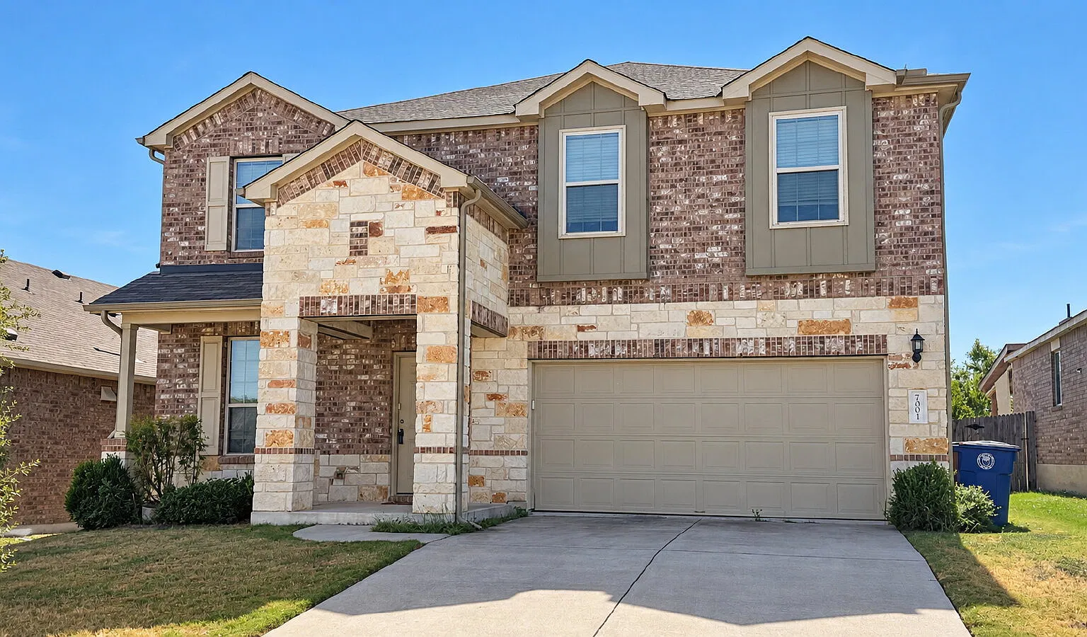 4 bed, 2.5 bath, 2612 sqft, $2,400 — Photo 1