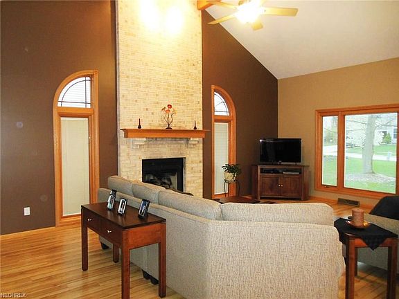 3rd image of 1112 Brimfield Dr