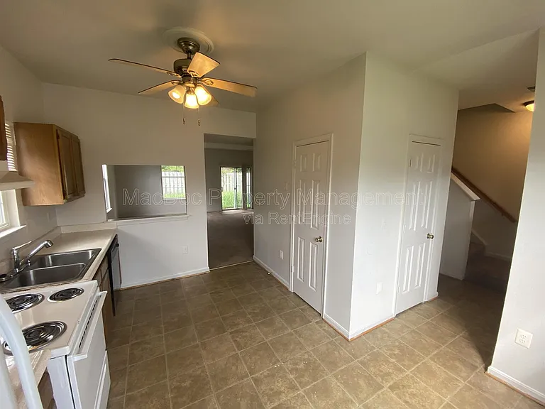 10910 Coreys Way — Photo 8