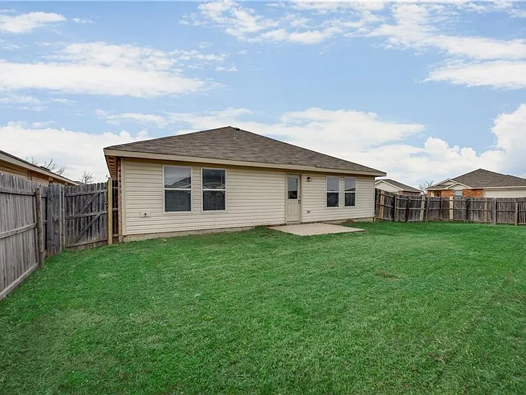 1512 Queens Brook Ln — Photo 26