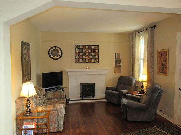 4th image of 3533 Park Dr