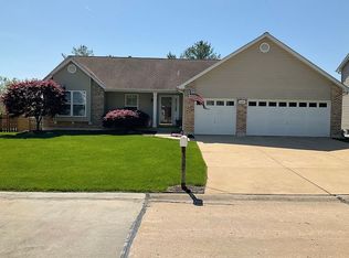 609 Bennington Dr, Saint Charles, MO