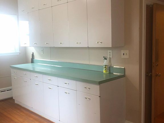 2nd image of 230 Coffin Ave #1